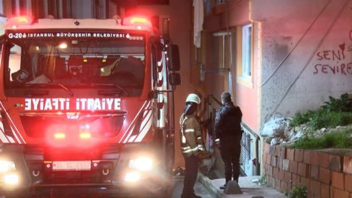 Beyoğlu'nda 5 katlı binada yangın