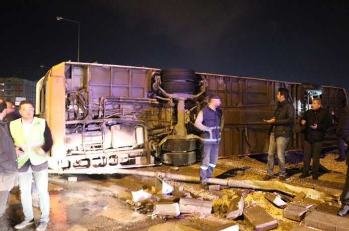 Gaziantep’te belediye otobüsü devrildi: 20 yaralı -1