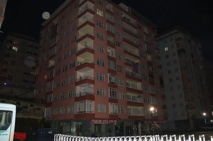Rize’de kolonları çatlayan 11 katlı bina boşaltıldı