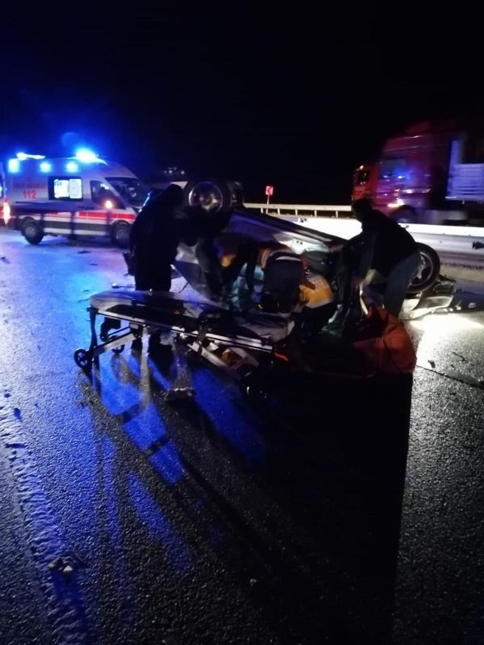 Salihli'de otomobil bariyere çarptı: 1 ölü 3 yaralı