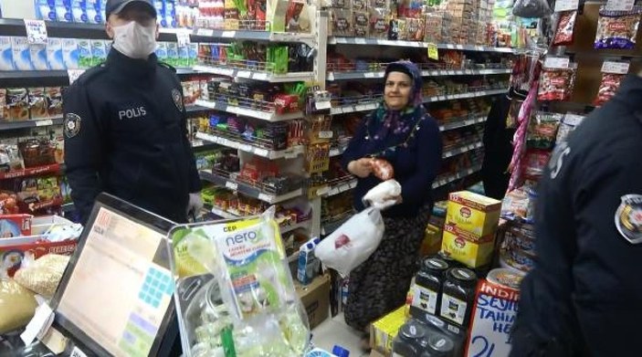 Sultangazi'de açık markete baskın: Müşteriler saklandı, market sahibi zorla içeri girdiler dedi -3
