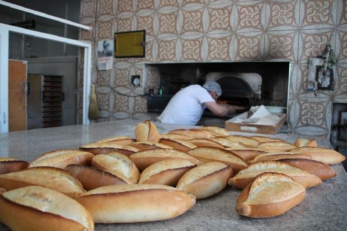Balıkesir'in kırsal mahallelerinde ekmekleri muhtarlar dağıttı -2
