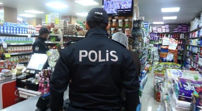 Sultangazi'de açık markete baskın: Müşteriler saklandı, market sahibi zorla içeri girdiler dedi -2