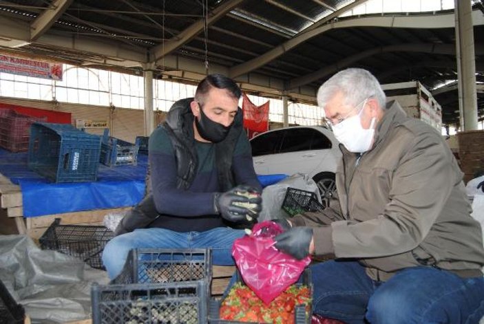 Kırşehir'de 300 pazar esnafından 150 aileye gıda yardımı -4