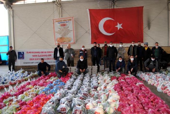 Kırşehir'de 300 pazar esnafından 150 aileye gıda yardımı -1