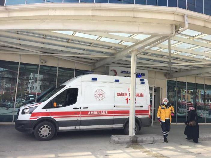 7 aylık hamile eşini dövüp, cam kırığıyla yaraladı -4