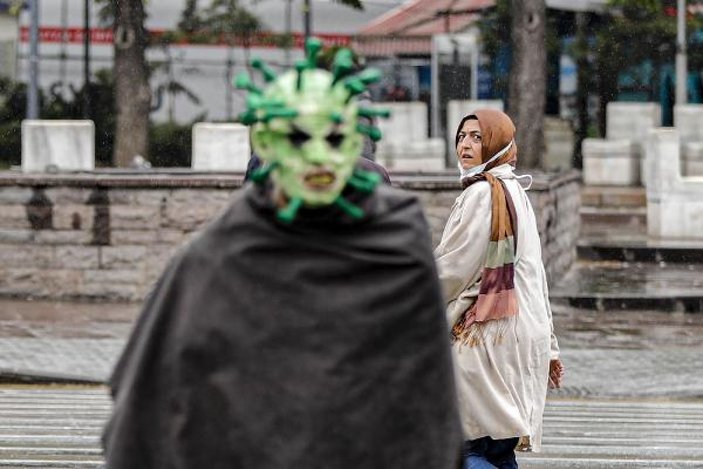 Ankara'da 'virüs' görünümlü maskeyle 'sosyal mesafe' uyarısı / Ek fotoğraflar -3