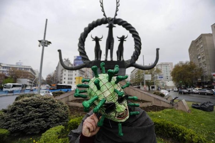 Ankara'da 'virüs' görünümlü maskeyle 'sosyal mesafe' uyarısı / Ek fotoğraflar -2