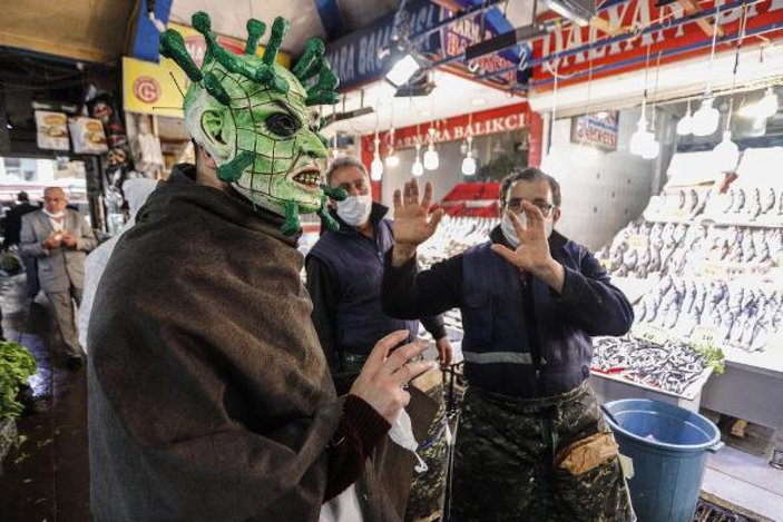 Ankara'da 'virüs' görünümlü maskeyle 'sosyal mesafe' uyarısı / Ek fotoğraflar -10