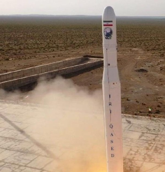 İran ilk askeri uydusunu uzaya fırlattığını duyurdu -1