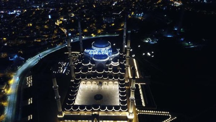 Çamlıca Camisi'nin Ramazan mahyası havadan görüntülendi -1