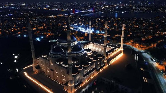 Çamlıca Camisi'nin Ramazan mahyası havadan görüntülendi -5