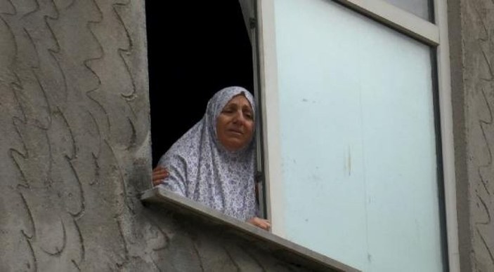 Ek fotoğraf //Bahçelievler'de balkondan bakan Suriyeli kız başına isabet eden kurşunla öldü -2