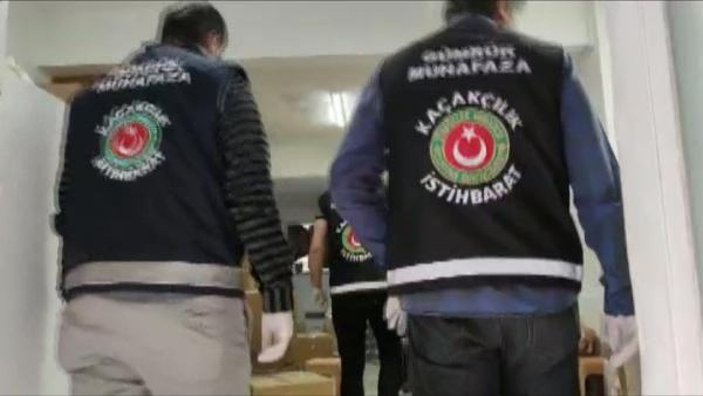 İstanbul Havalimanı'nda yastıkların içine saklanan 87 bin 500 maske ele geçirildi -1