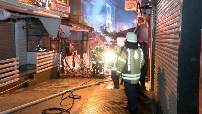 Kadıköy'de balık restoranında yangın