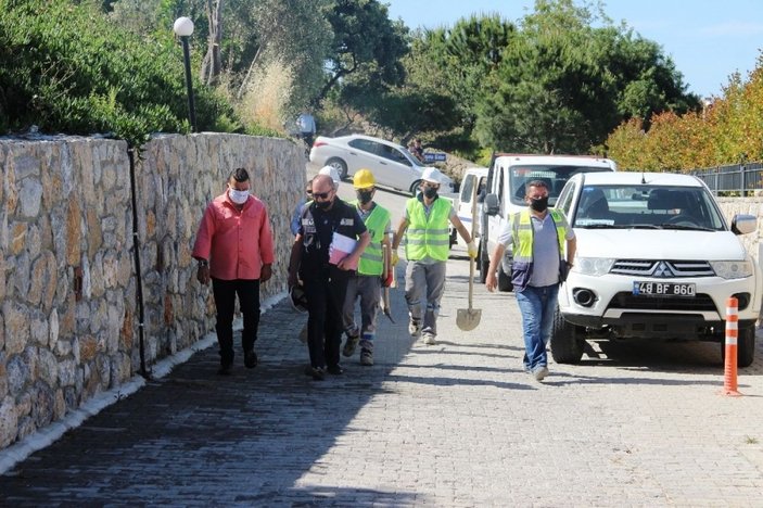 Belediye ekipleri, Yılmaz Özdil’in villasında yıkım çalışmalarına başladı -1