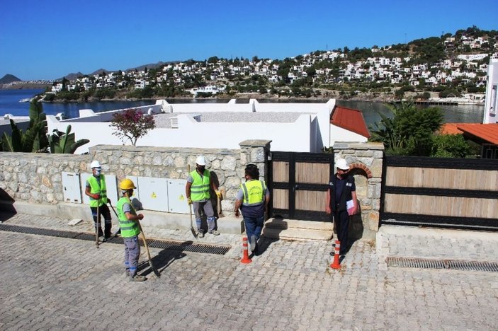 Belediye ekipleri, Yılmaz Özdil’in villasında yıkım çalışmalarına başladı -4