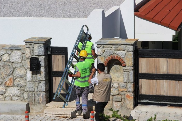 Belediye ekipleri, Yılmaz Özdil’in villasında yıkım çalışmalarına başladı -8