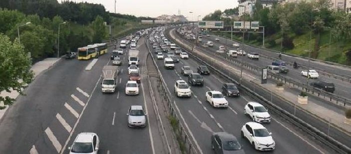 İstanbul'da trafik yoğunluğu yüzde 42'lere ulaştı -3