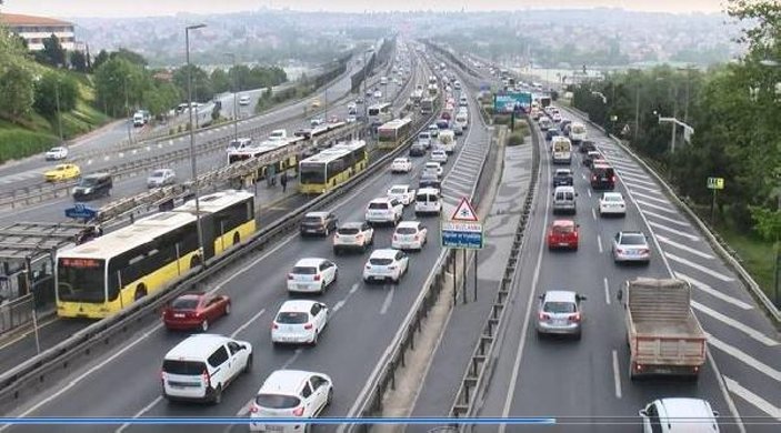 İstanbul'da trafik yoğunluğu yüzde 42'lere ulaştı -1