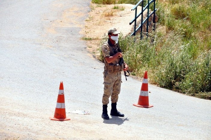 Bayram tatili için geldiği köyü karantinaya alındı -6