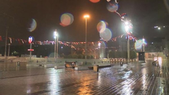İstanbul'da rüzgar ve yağmur etkisini gösterdi -1