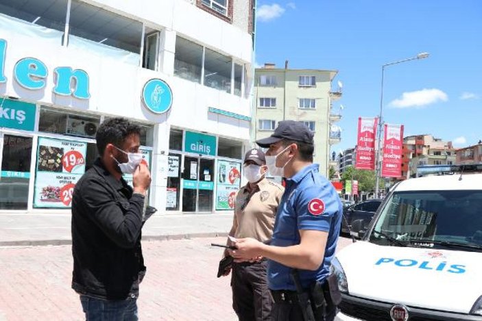 Niğde’de otomobille gezmeye çıkan 2 kişiye para cezası kesildi -2