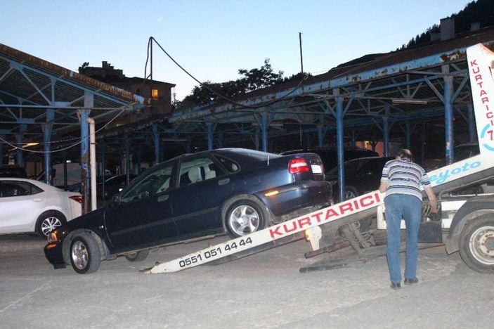 Dur ihtarına uymadı, evine kaçıp balkondan polisle tartıştı -2