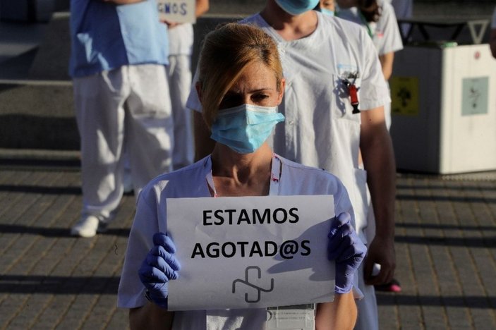 İspanya’da sağlık çalışanları protesto düzenledi