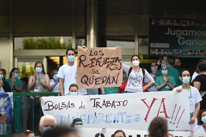 i İspanya’da sağlık çalışanları protesto düzenledi