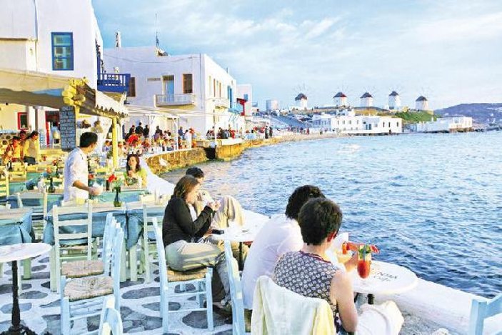 Yunanistan 25 ülkeden turist kabul etmeye başlayacağını duyurdu -1
