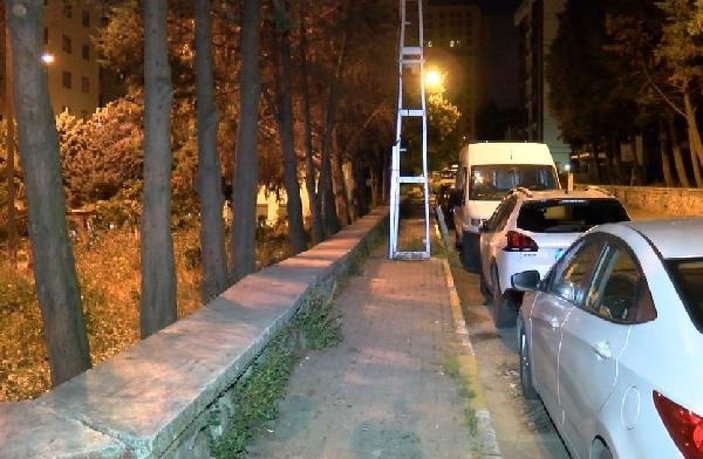 Pendik'te kimlik soran bekçilere saldırdılar