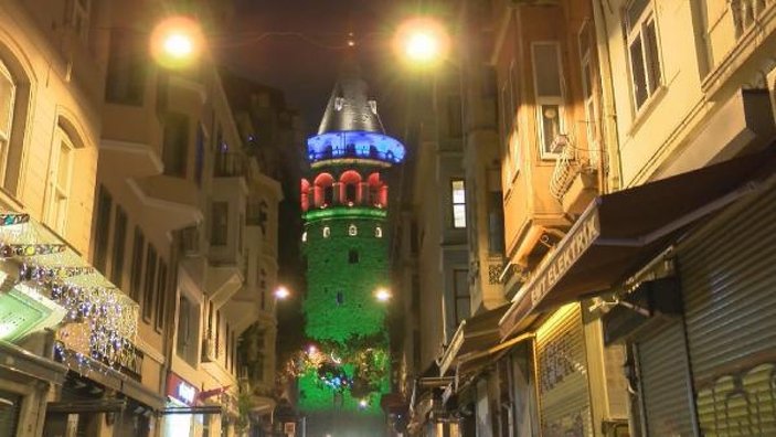 Galata Kulesi ve köprüler Azerbaycan renkleriyle süslendi