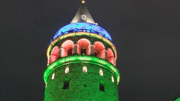 Galata Kulesi ve köprüler Azerbaycan renkleriyle süslendi