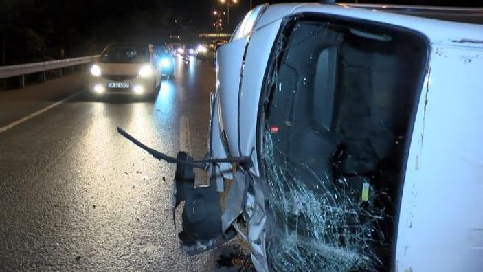 Bayrampaşa'da kamyonet takla attı: 1'i ağır 4 yaralı -5