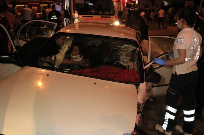 Adana’da iki otomobil çarpıştı: 1 ölü 6 yaralı