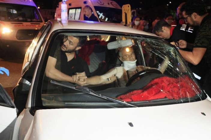 Adana’da iki otomobil çarpıştı: 1 ölü 6 yaralı