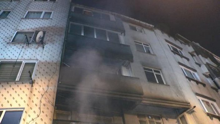Kâğıthane'de yangın, 2 kişi dumandan etkilendi -8