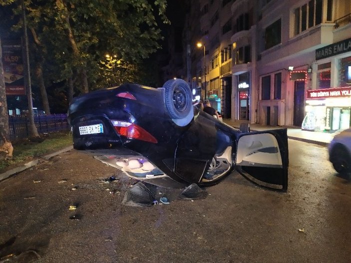 Şişli'de otomobil takla attı: 5 yaralı