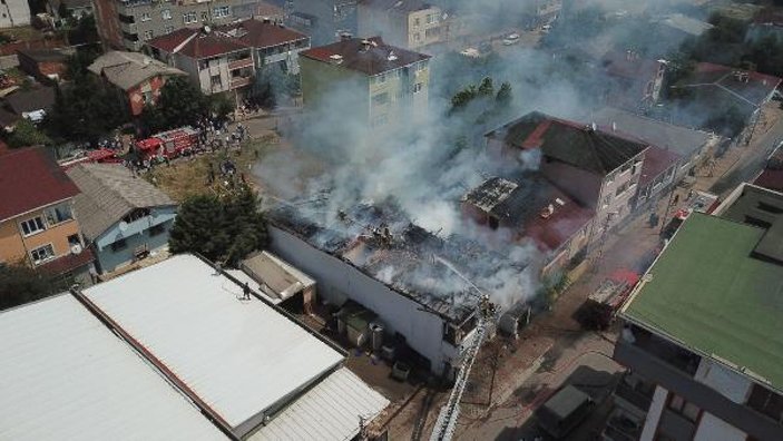 (Geniş Haber) Sultanbeyli'de iki binanın çatısı alev alev yandı  -4
