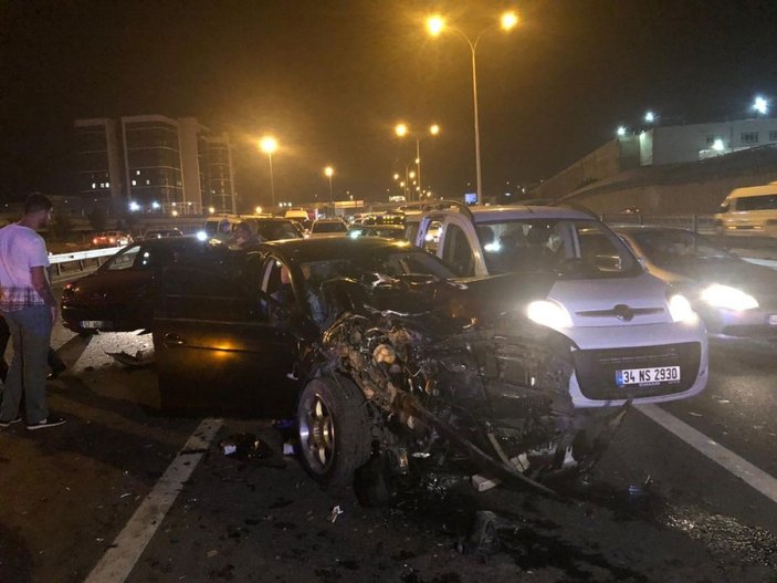 TEM’de feci kaza: Makas attı 6 araç birbirine girdi -1