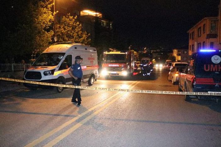 d Ankara'da eşi ve kızlarınca terk edilen adam, evi yaktı