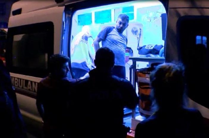 d Ankara'da eşi ve kızlarınca terk edilen adam, evi yaktı