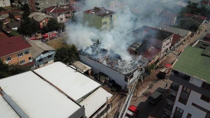 (Geniş Haber) Sultanbeyli'de iki binanın çatısı alev alev yandı  -3
