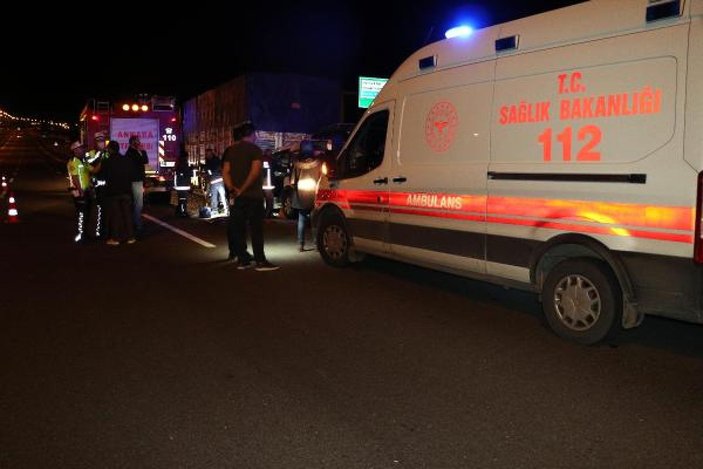 Ankara'da, hafif ticari araç kamyona çarptı: 2 ölü, 1 yaralı -7