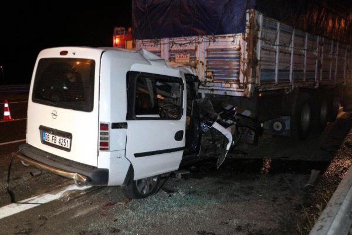Ankara'da, hafif ticari araç kamyona çarptı: 2 ölü, 1 yaralı -2