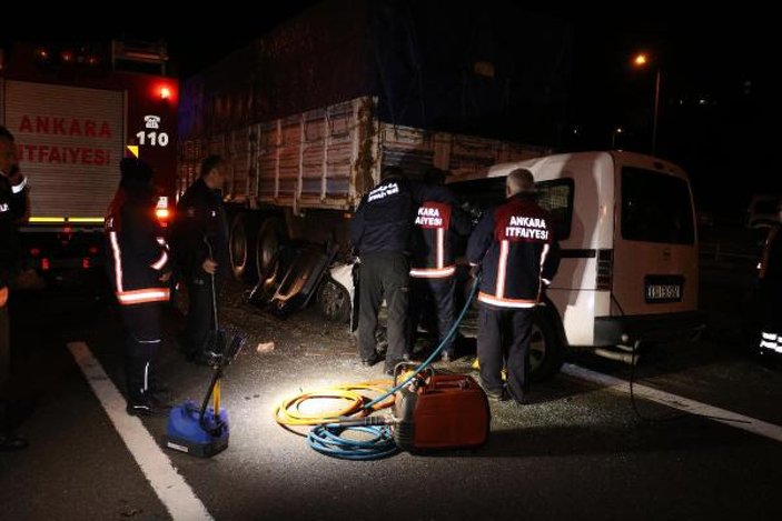 Ankara'da, hafif ticari araç kamyona çarptı: 2 ölü, 1 yaralı -4
