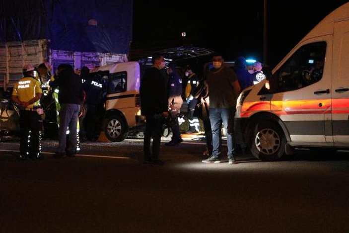 Ankara'da, hafif ticari araç kamyona çarptı: 2 ölü, 1 yaralı -1