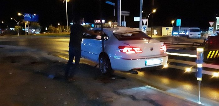 Bodrum’da kavşağa hızlı giren otomobil taklalar attı: 4 yaralı -12