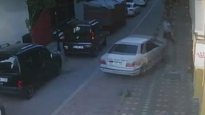 Zeytinburnu'nda otomobil, doğalgaz borularını patlattı